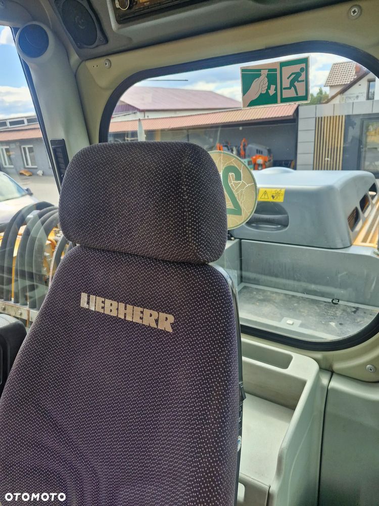 Liebherr 904C - 11