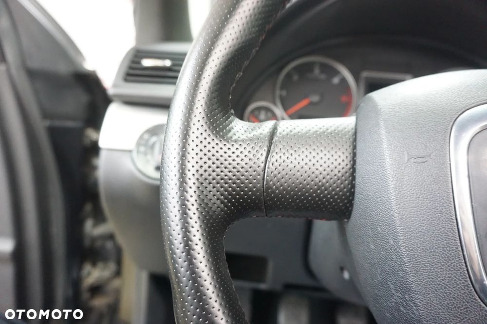 Audi A4 Avant 2.0 TDI - 32