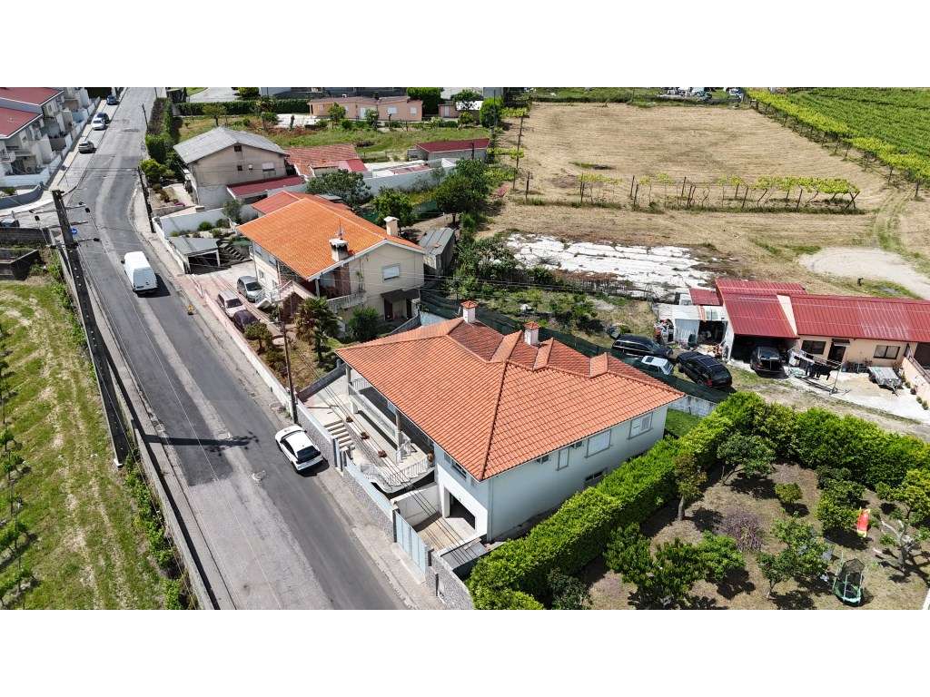 Moradia T3 com Open Space, Garagem para 3 Carros e Jardim - Grande imagem: 2/22