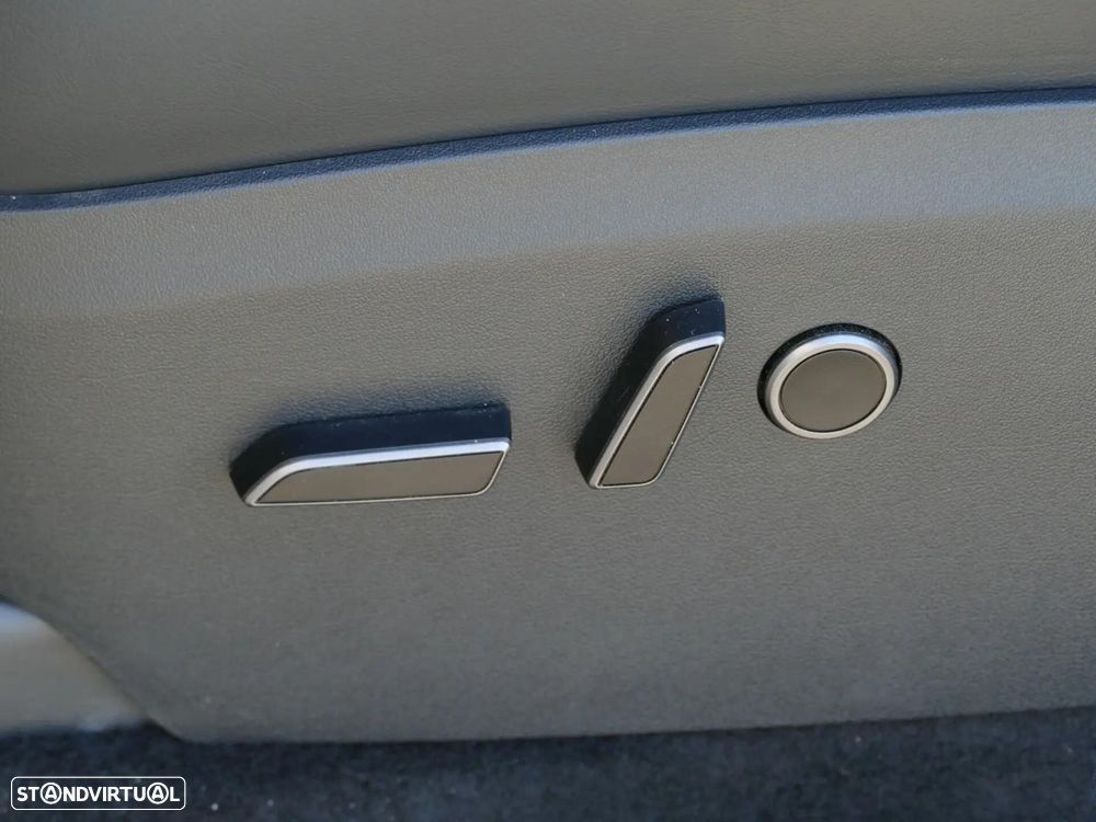 Tesla Model Y Performance Tração Integral - 26