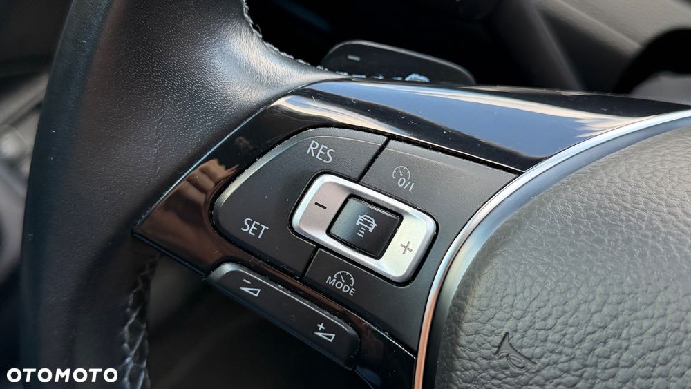 Volkswagen Passat - 16