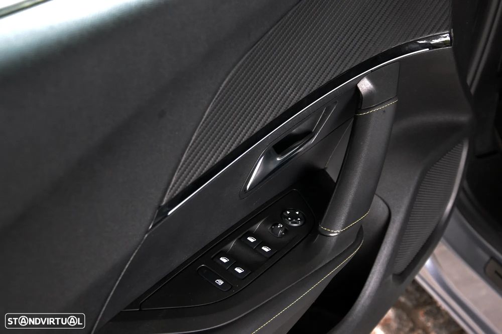 Peugeot 2008 1.2 PureTech GT EAT8 - 9