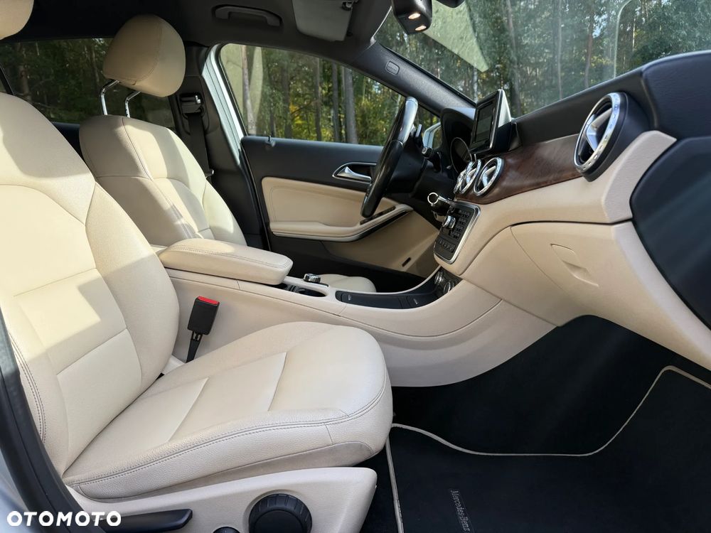 Mercedes-Benz GLA 250 4-Matic - 21