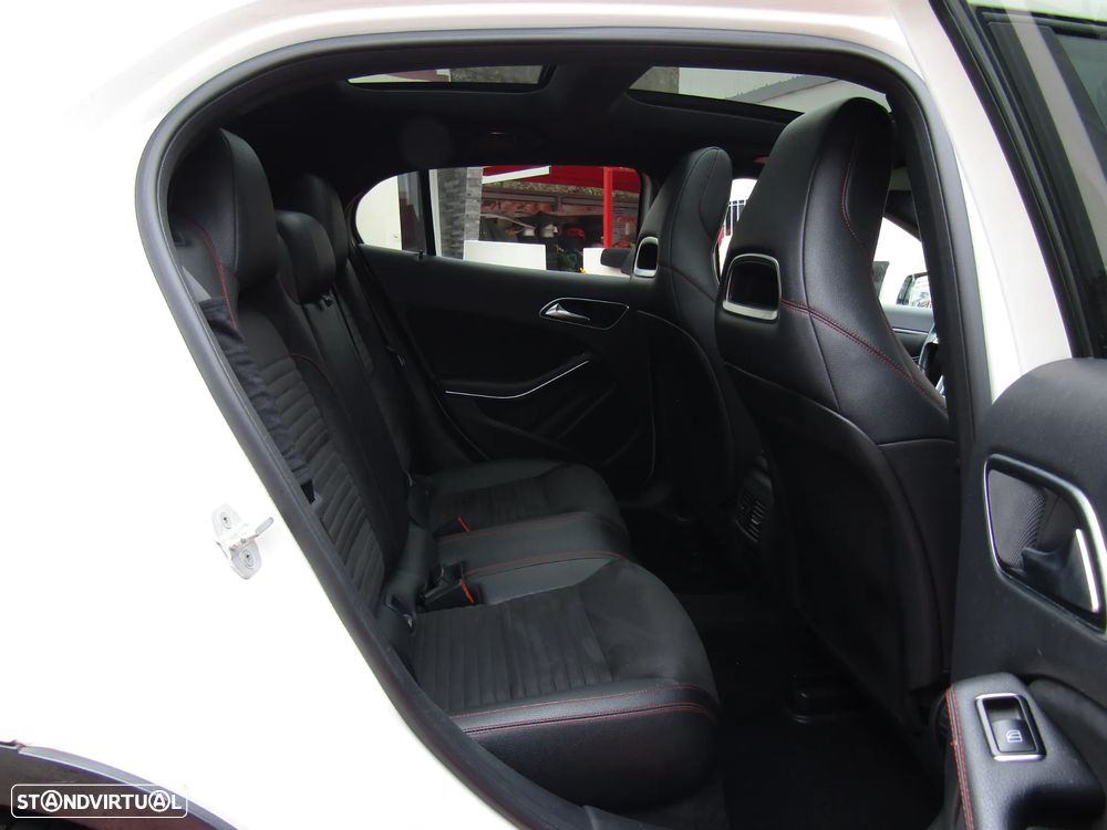 Mercedes-Benz GLA 220 CDI 4Matic 7G-DCT AMG Line - 9