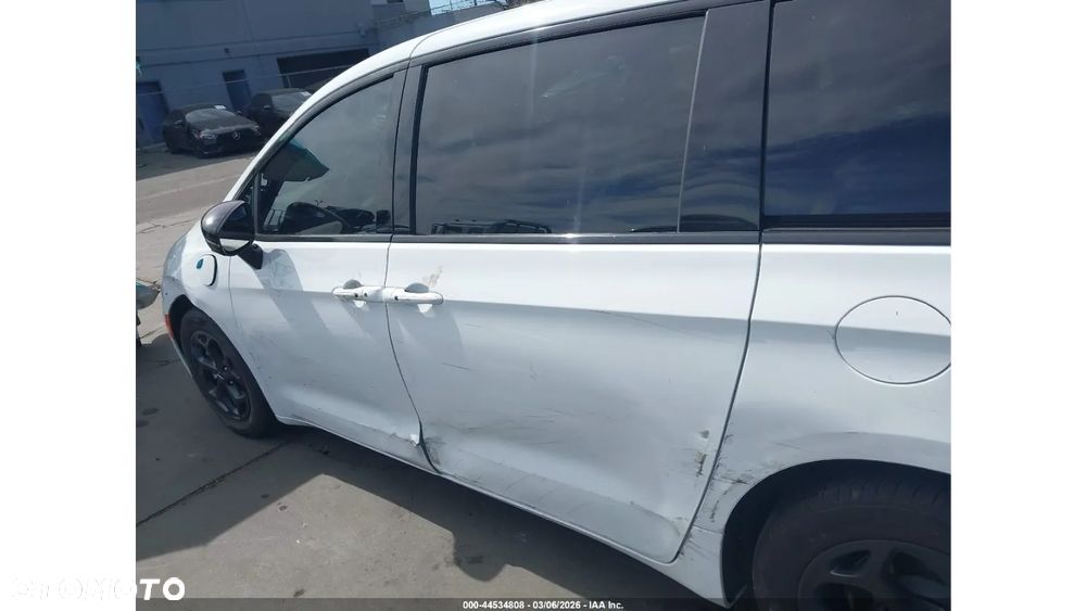 Chrysler Pacifica - 5