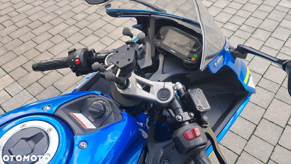 Suzuki GSX-R - 17