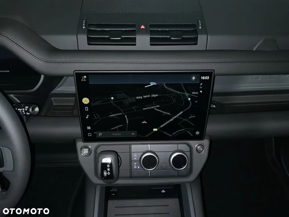 Land Rover Defender 110 D200 X-Dynamic SE - 14