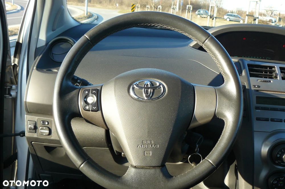 Toyota Yaris - 10