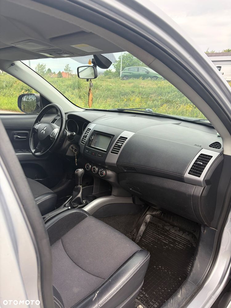 Mitsubishi Outlander 2.0 Intense NAVI 2WD EU5 - 19