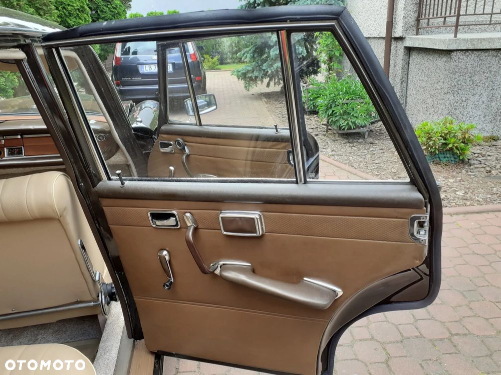 Mercedes-Benz W111 - 8