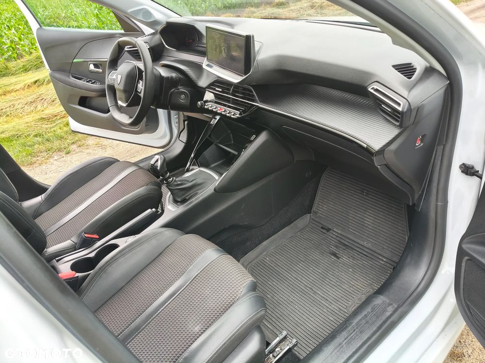 Peugeot 208 - 16