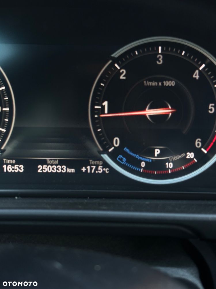 BMW Seria 5 525d xDrive Modern Line - 11