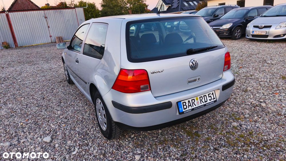 Volkswagen Golf - 10