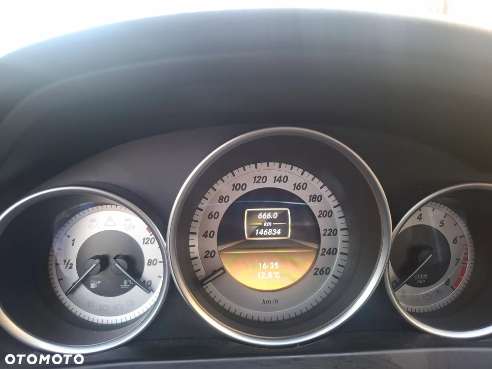 Mercedes-Benz Klasa C 180 CGI BlueEff - 12