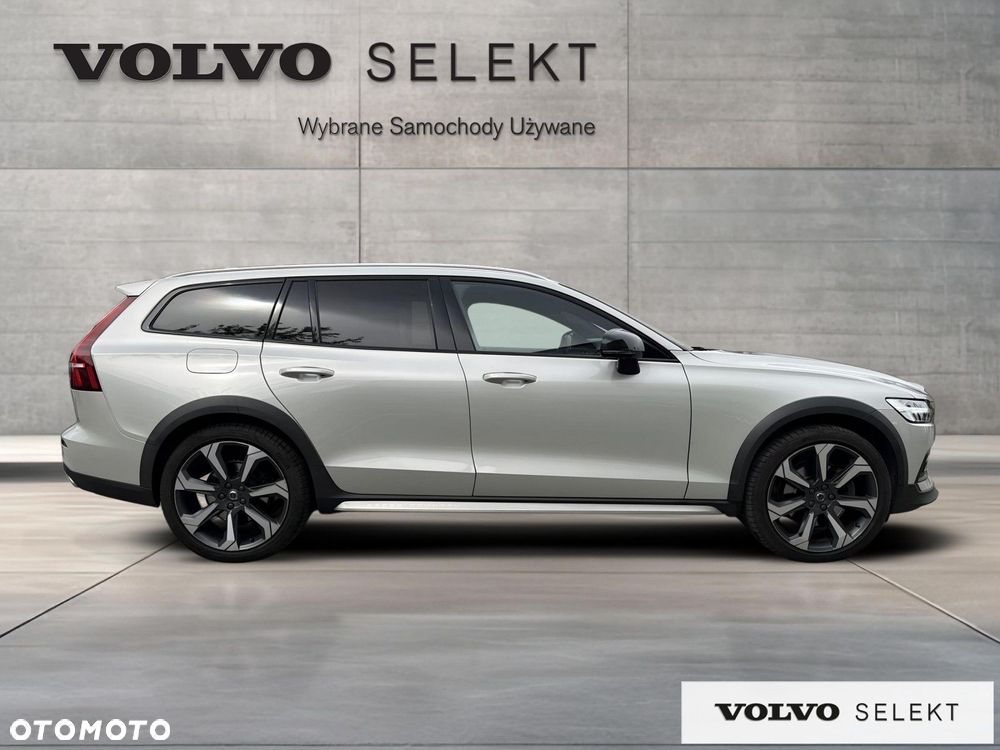 Volvo V60 Cross Country - 10