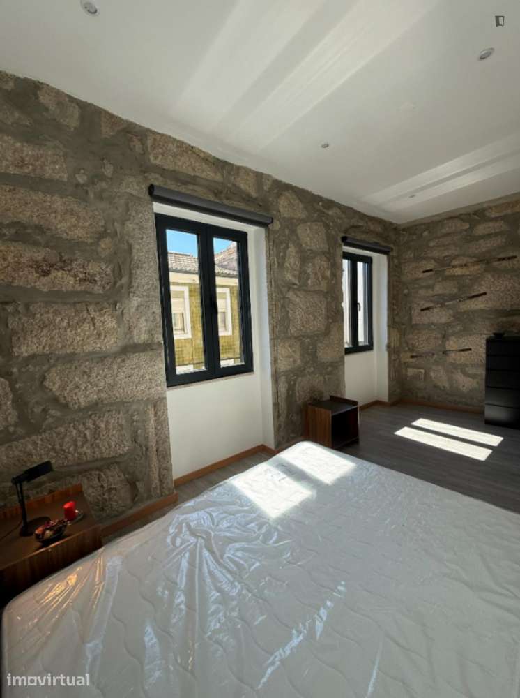 Quarto - localizado em Santa Marinha Porto - Grande imagem: 4/27