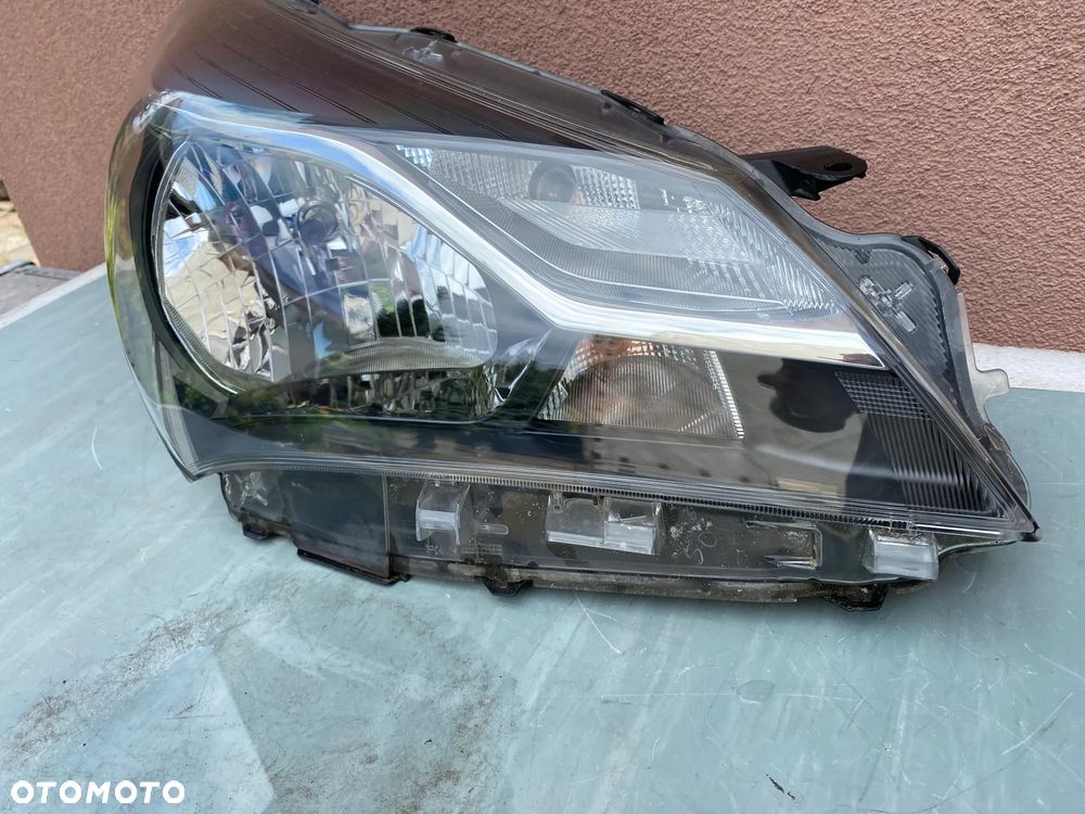 lampa yaris III lift prawa eu cała - 3