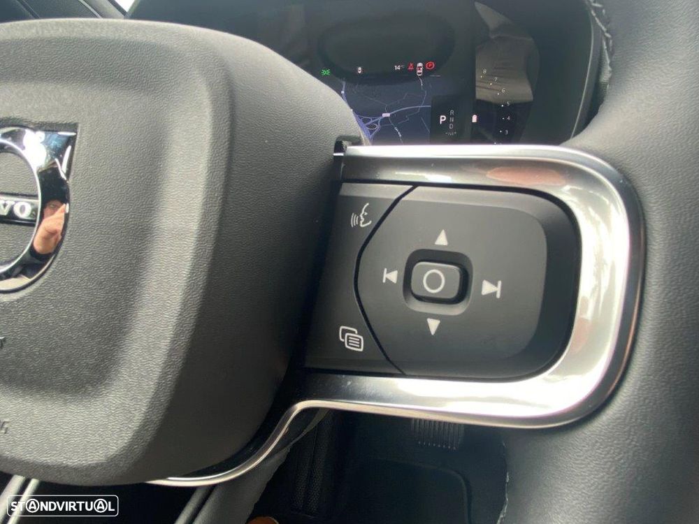 Volvo XC 40 2.0 B3 Black Edition - 25