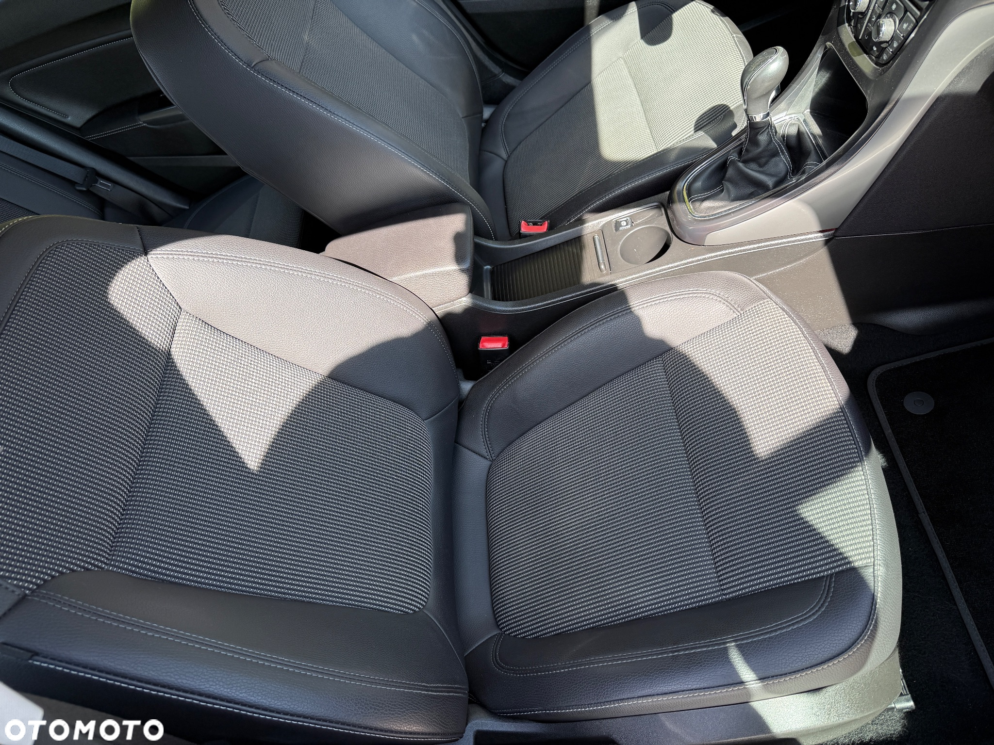 Opel Astra IV 1.4 T Cosmo - 14