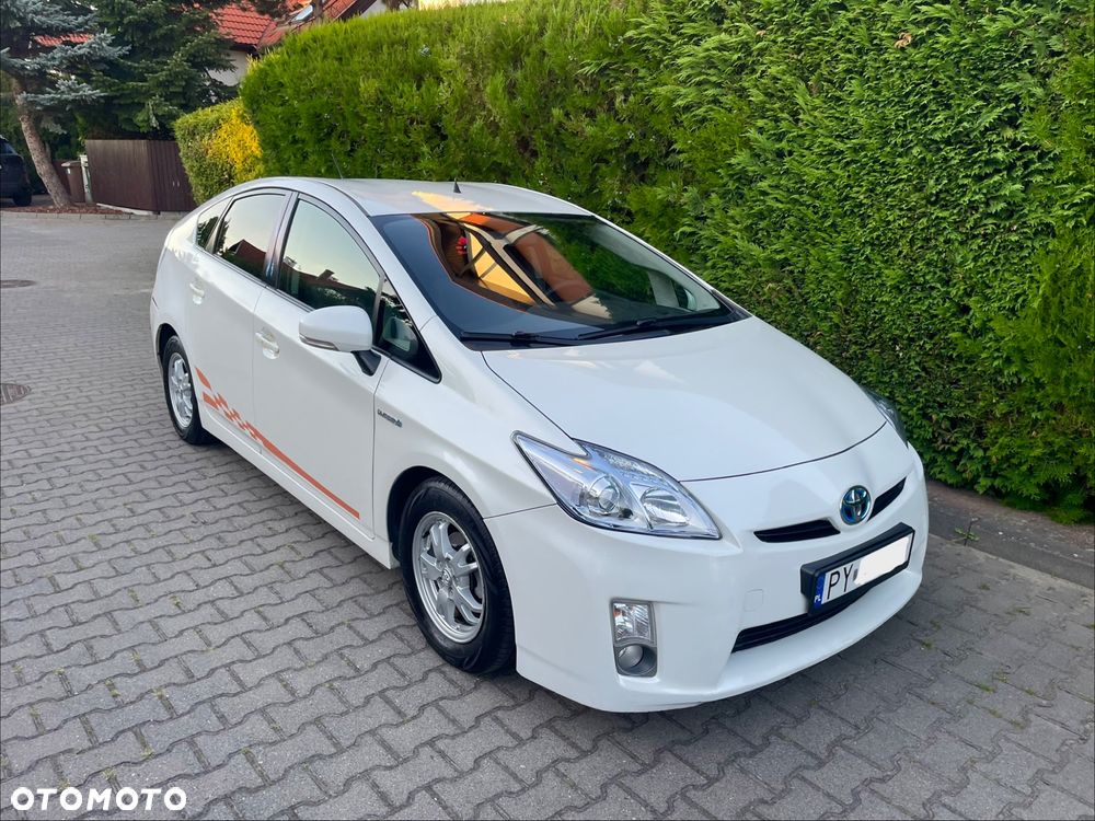 Toyota Prius 1.8 HSD Prestige - 4