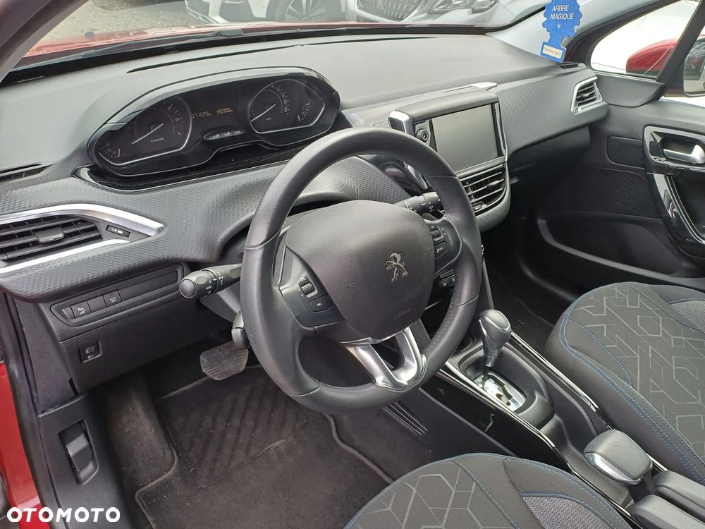 Peugeot 2008 1.2 Pure Tech GPF Signature S&S EAT6 - 15