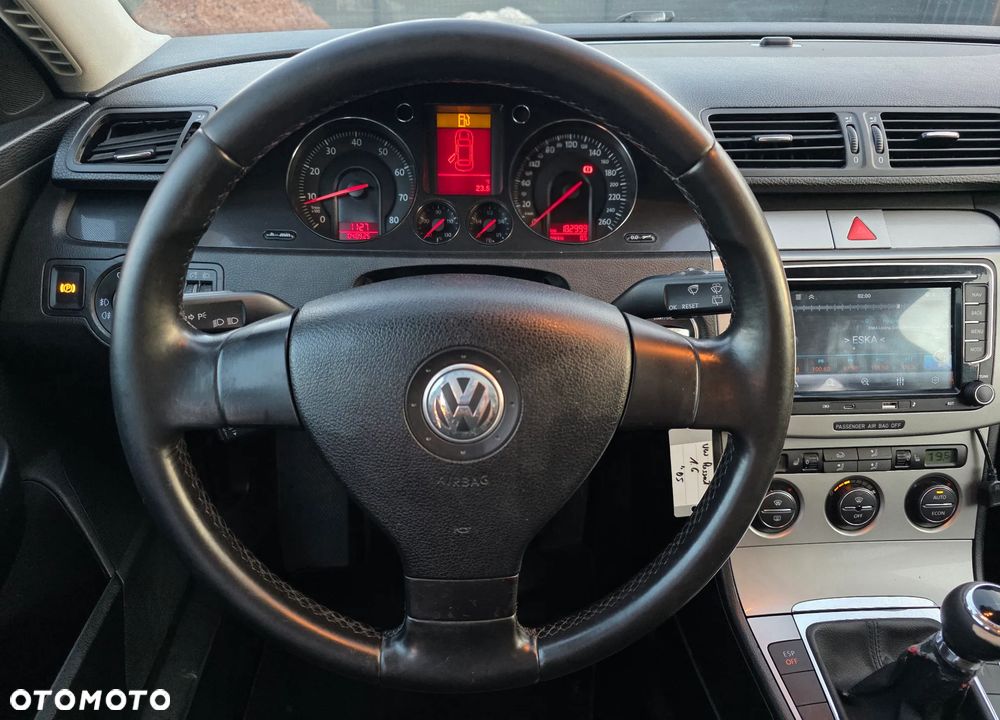Volkswagen Passat 1.6 FSI Comfortline - 13