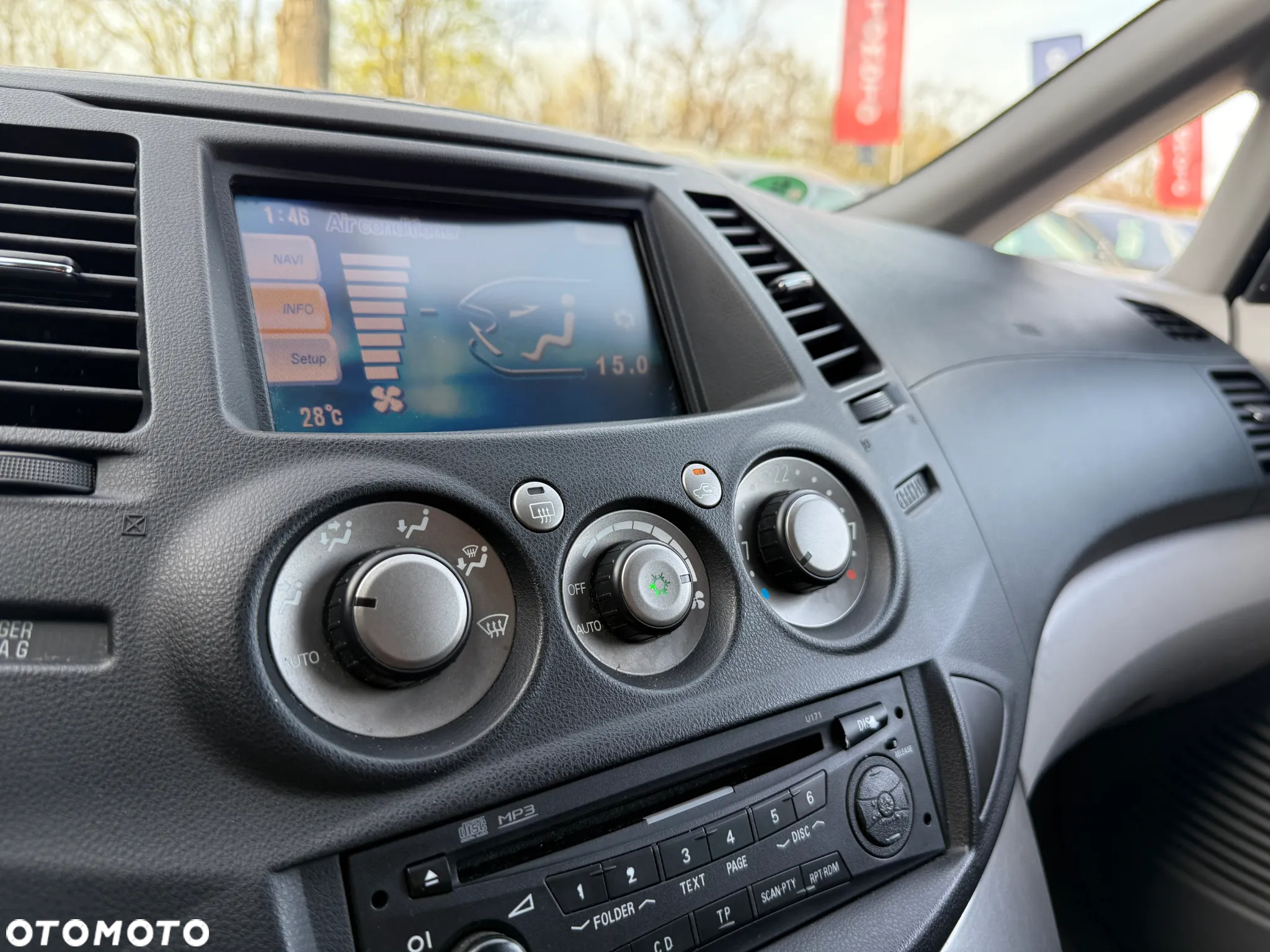 Mitsubishi Grandis 2.4 Intense - 36