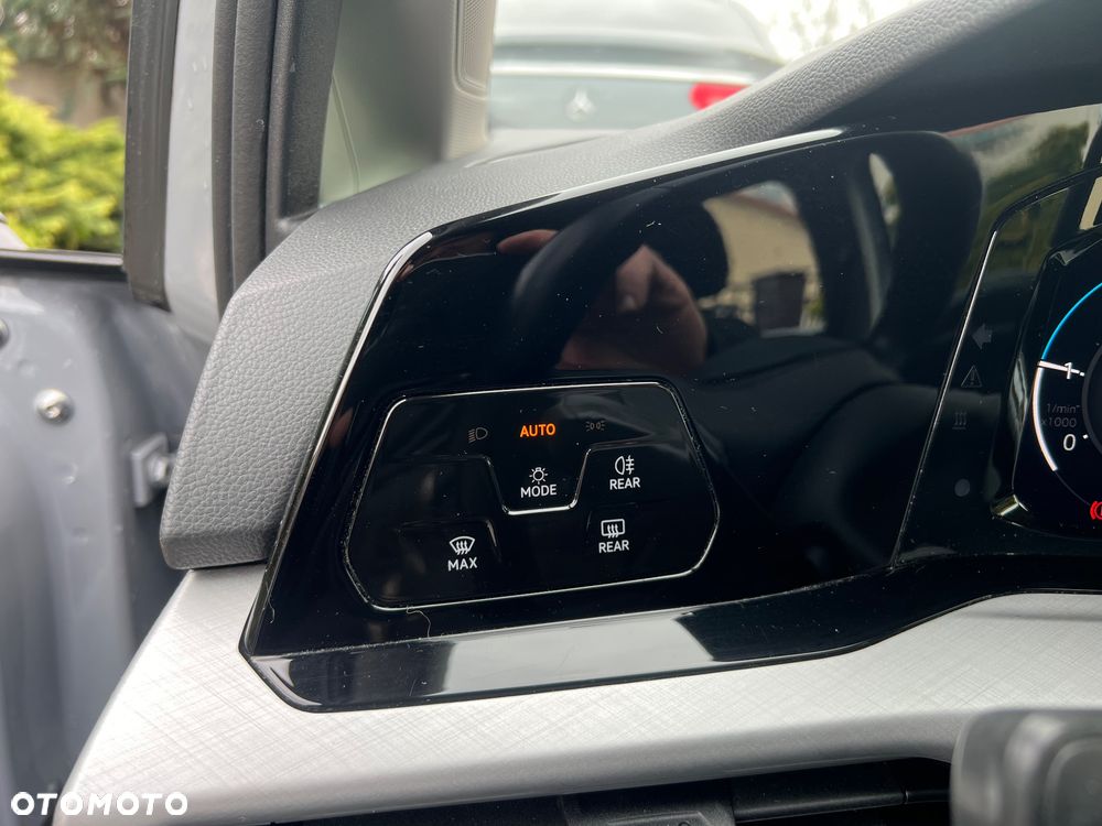 Volkswagen Golf 2.0 TDI SCR - 24
