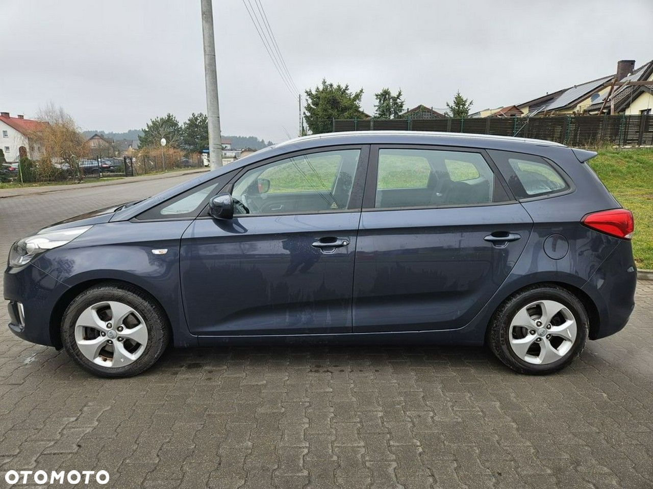 Kia Carens - 2