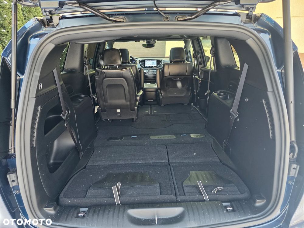 Chrysler Pacifica - 24