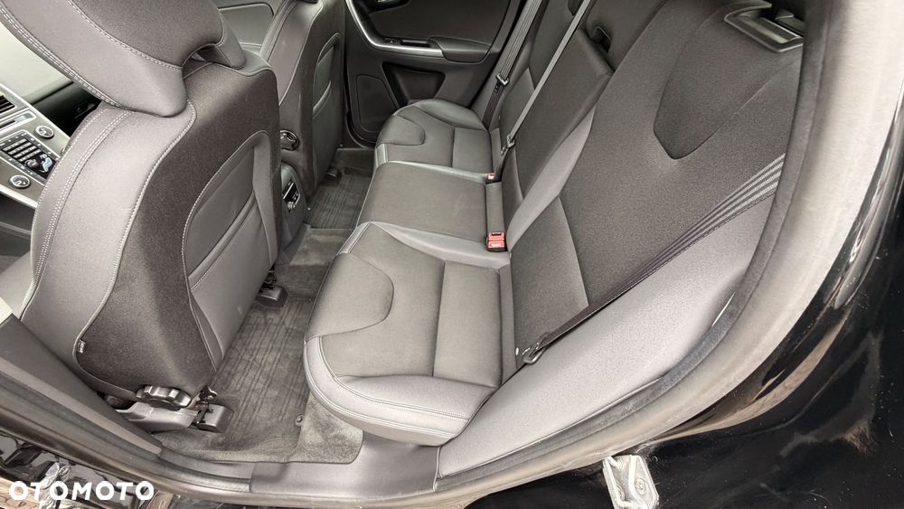 Volvo XC 60 D4 Momentum - 24