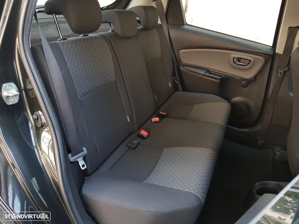 Toyota Yaris 1.4 D-4D Sport+Navi - 40