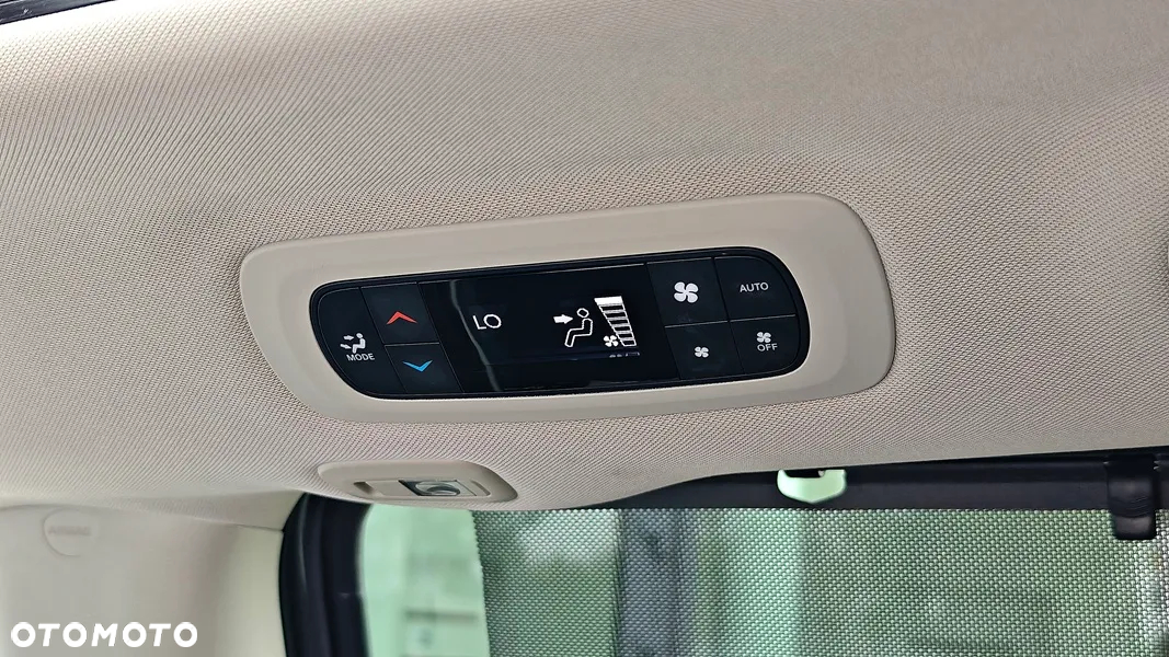 Chrysler Pacifica - 31