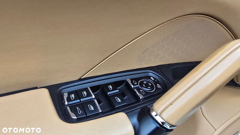 Porsche Cayenne - 32