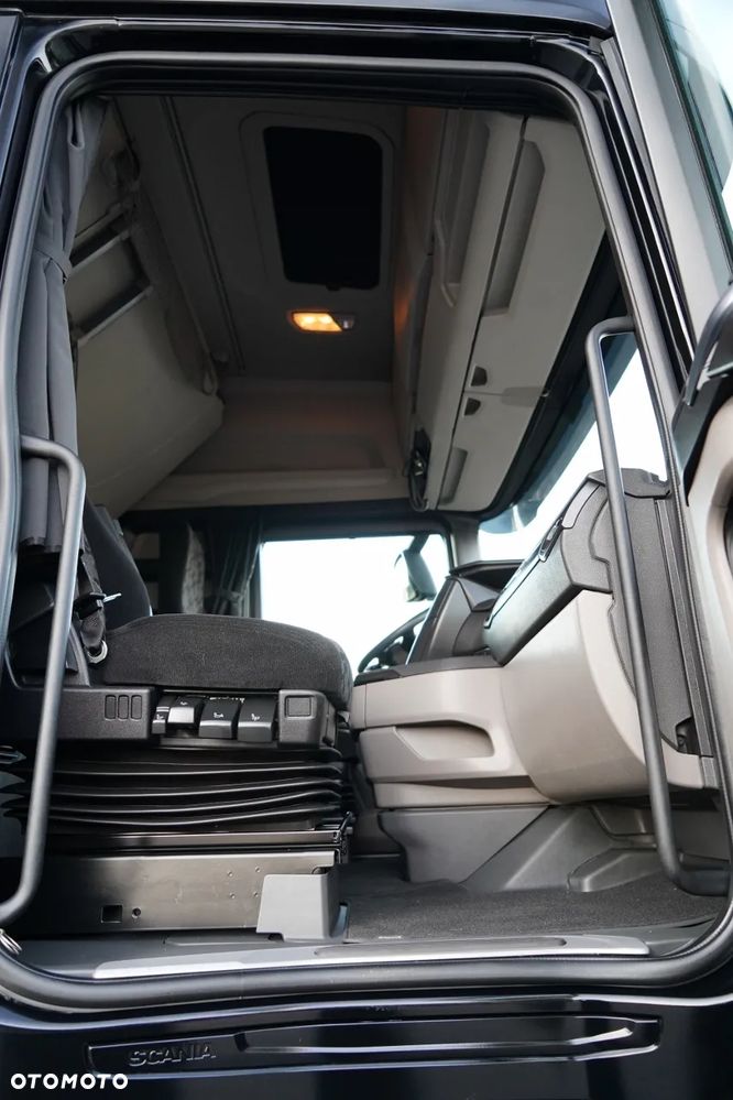 Scania S 500 / RETARDER / LOW DECK / MEGA / BAKI 1 400 L / KLIMA POSTOJOWA / PO ZŁOTYM KONTRAKCIE SERWISOWYM / - 36