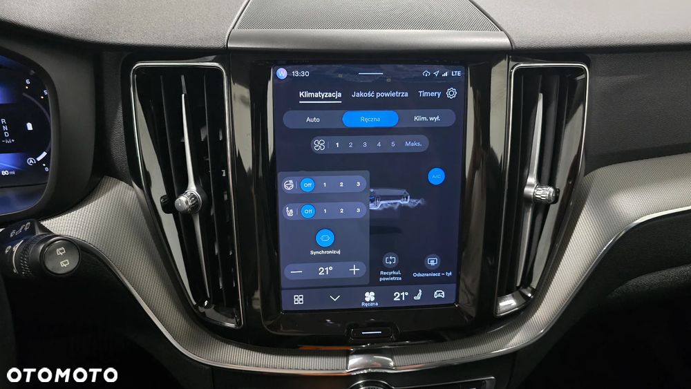 Volvo XC 60 B4 D AWD Ultimate Dark - 29