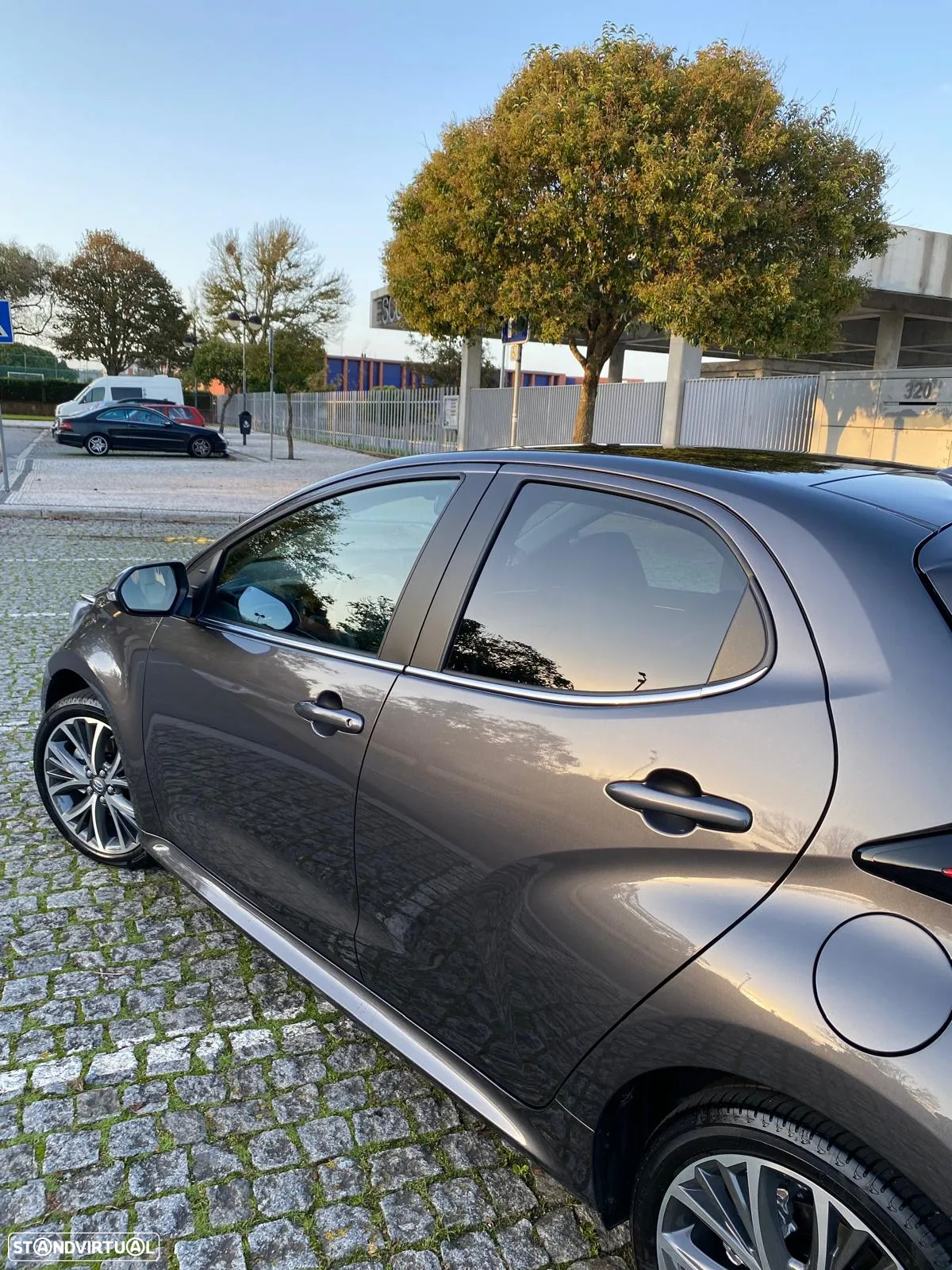 Toyota Yaris 1.5 HDF Luxury - 11