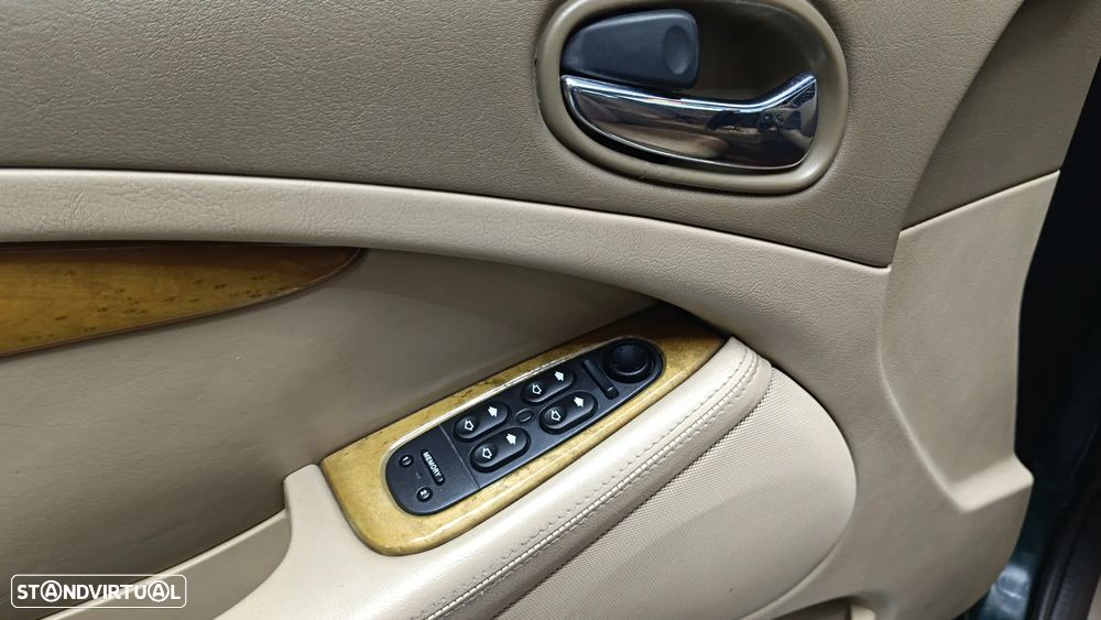 Jaguar S-Type 3.0 V6 Executive Auto. - 11