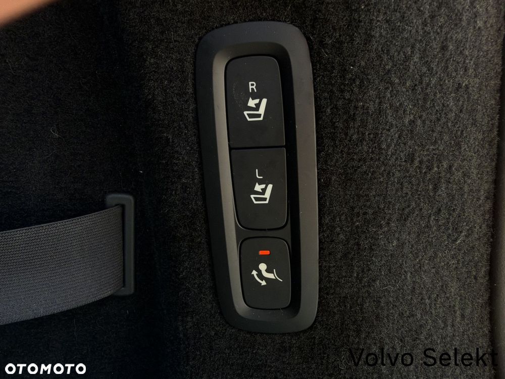 Volvo V90 Cross Country - 30