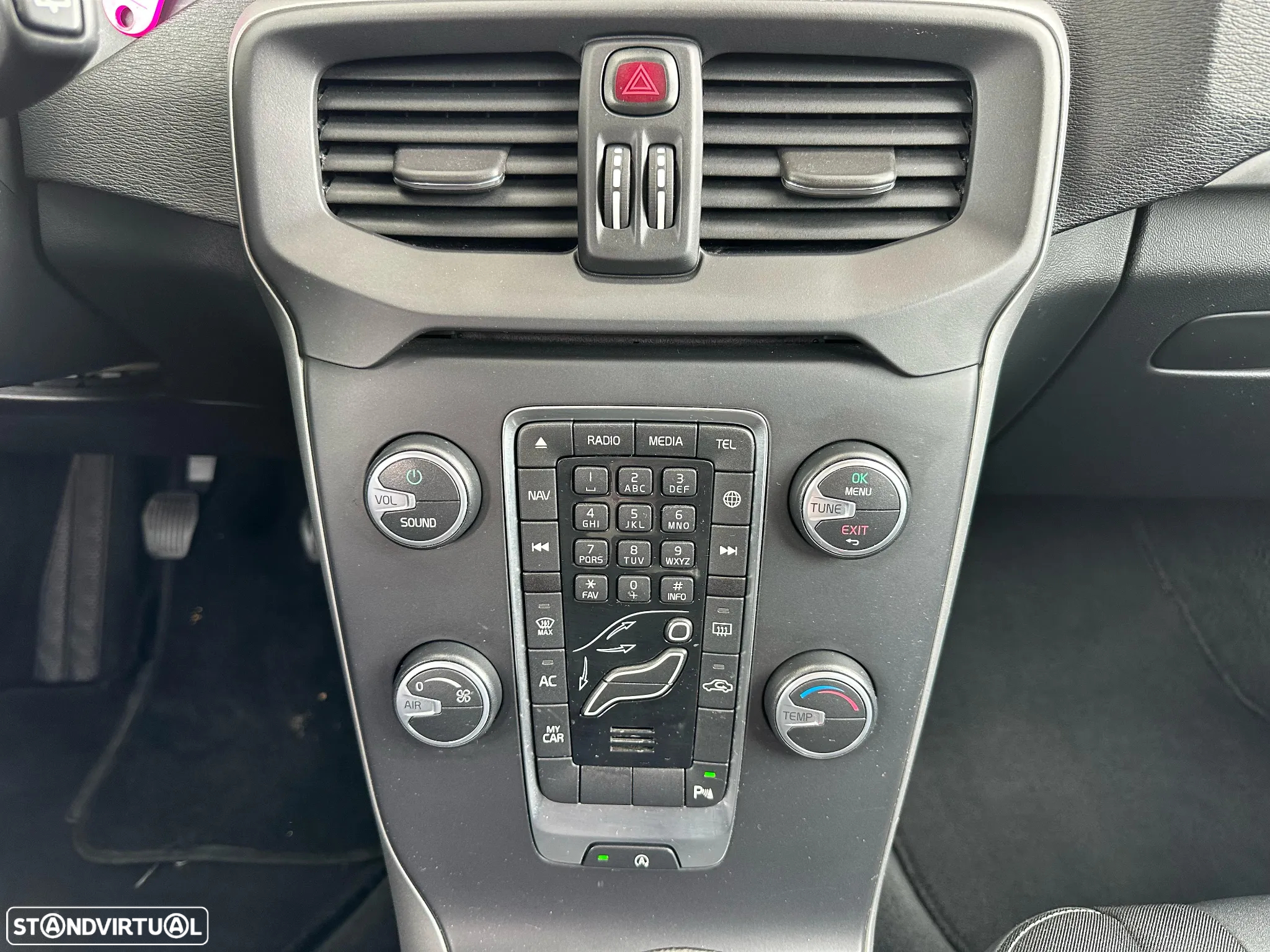Volvo V40 2.0 D2 Momentum Eco - 24