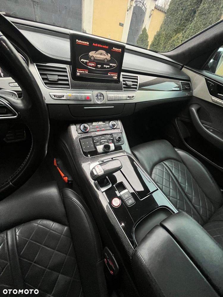 Audi S8 - 35