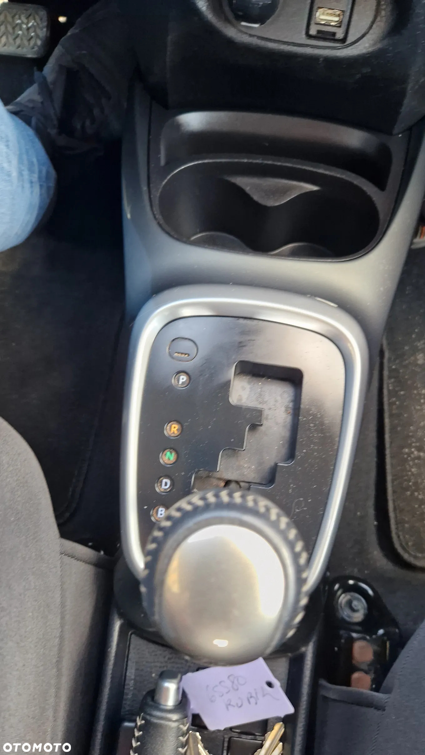 Toyota Yaris Hybrid 100 Business Edition - 27