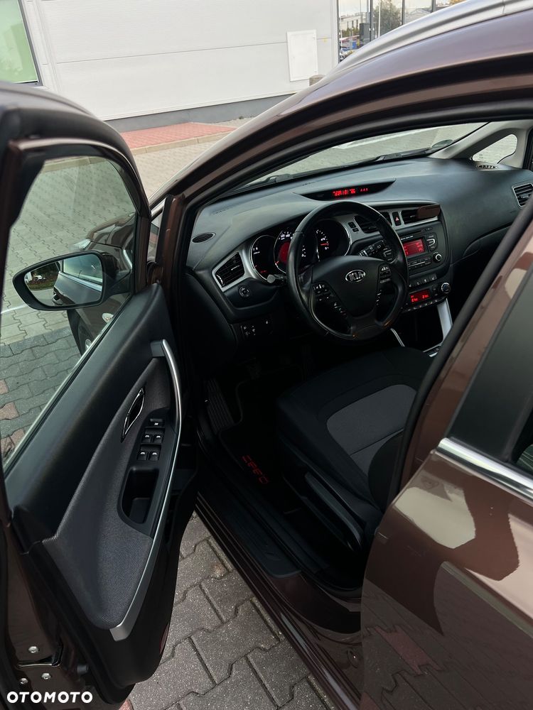 Kia Ceed - 10