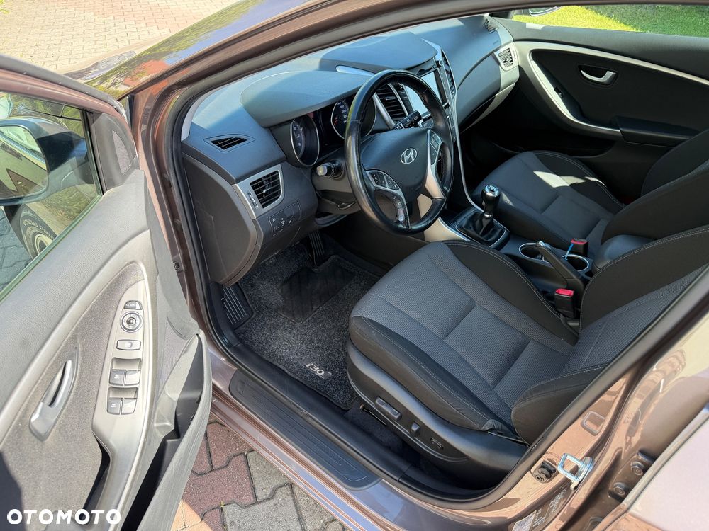Hyundai i30 blue Kombi 1.4 YES Gold - 11