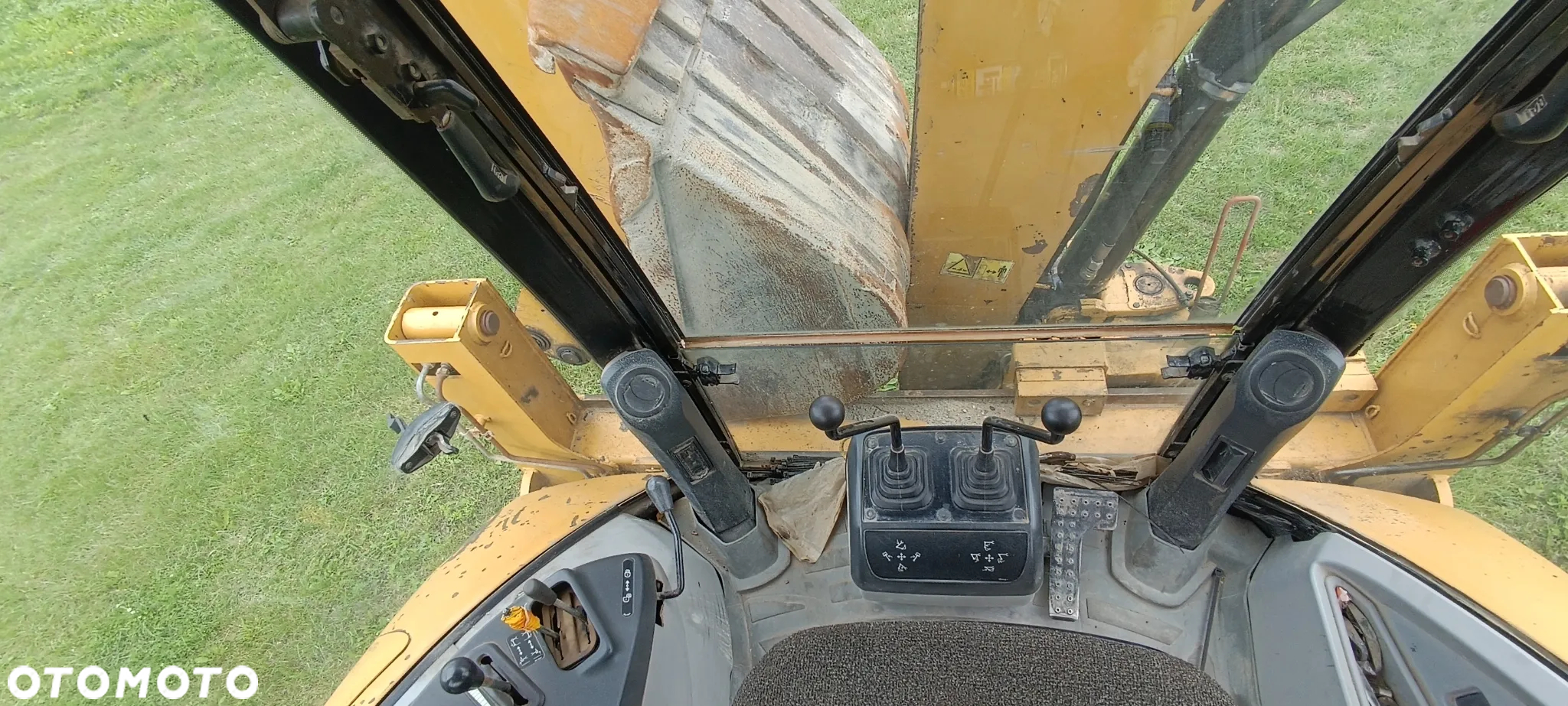 Caterpillar 428E - 8