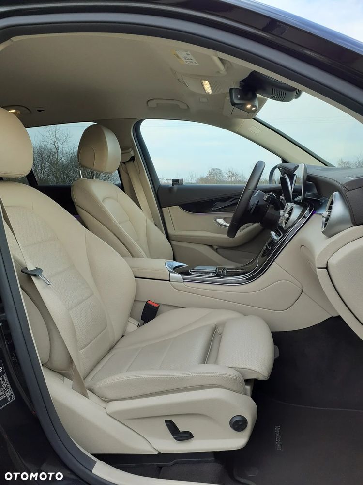 Mercedes-Benz GLC 200 4Matic 9G-TRONIC Exclusive - 26