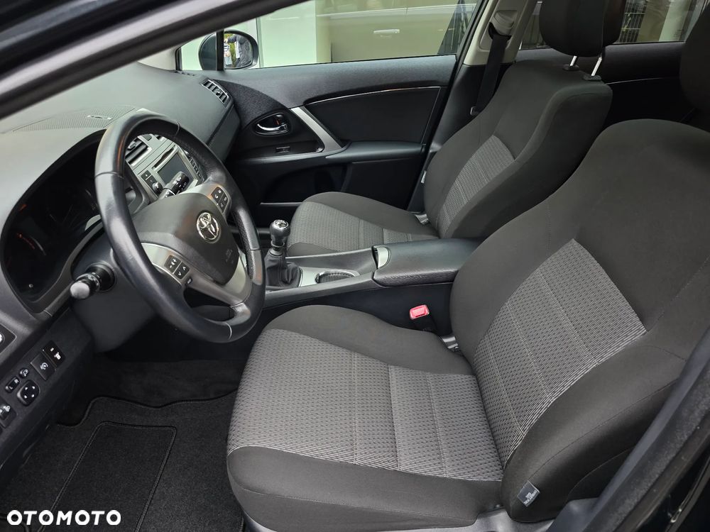 Toyota Avensis 1.8 Premium - 19