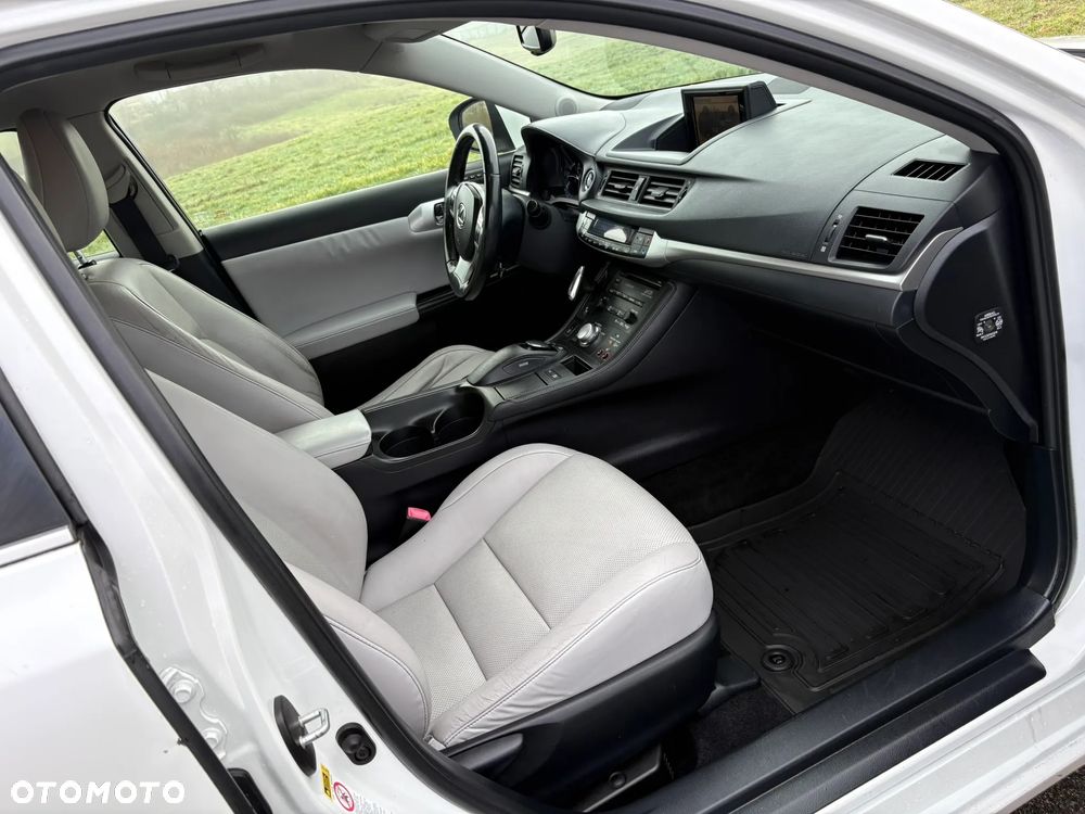 Lexus CT 200h Prestige - 10