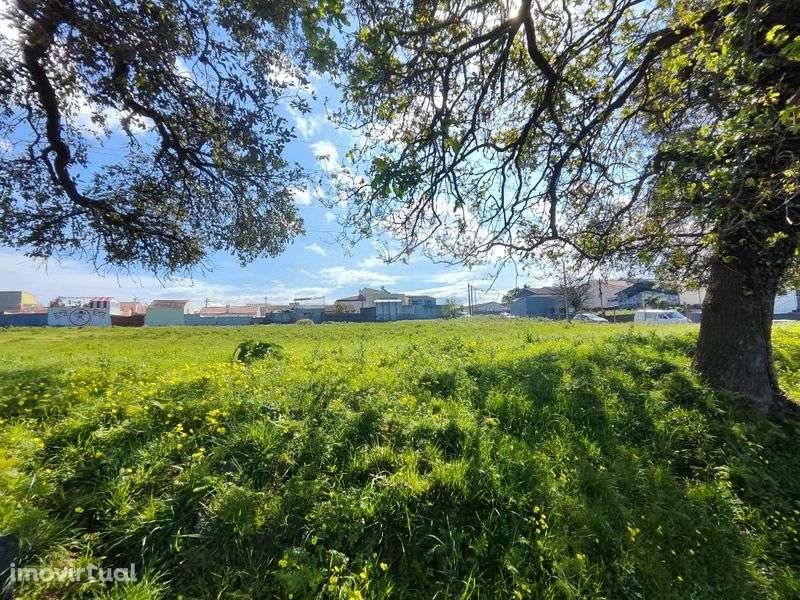 Arrenda-se Terreno - Grande imagem: 2/3