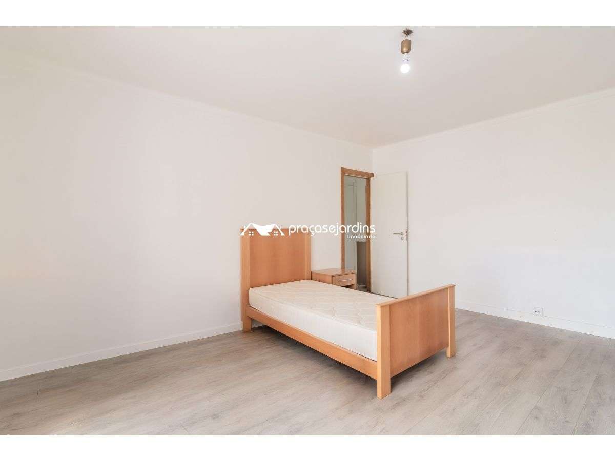 Quarto grande / Totalmente Equipado e Mobilado / Guimarota - Grande imagem: 4/21